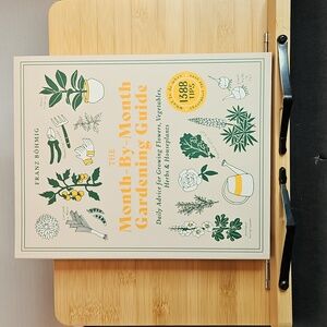 The Month-By-Month Gardening Guide: Daily Advice for Growing Flowers, Vegetables